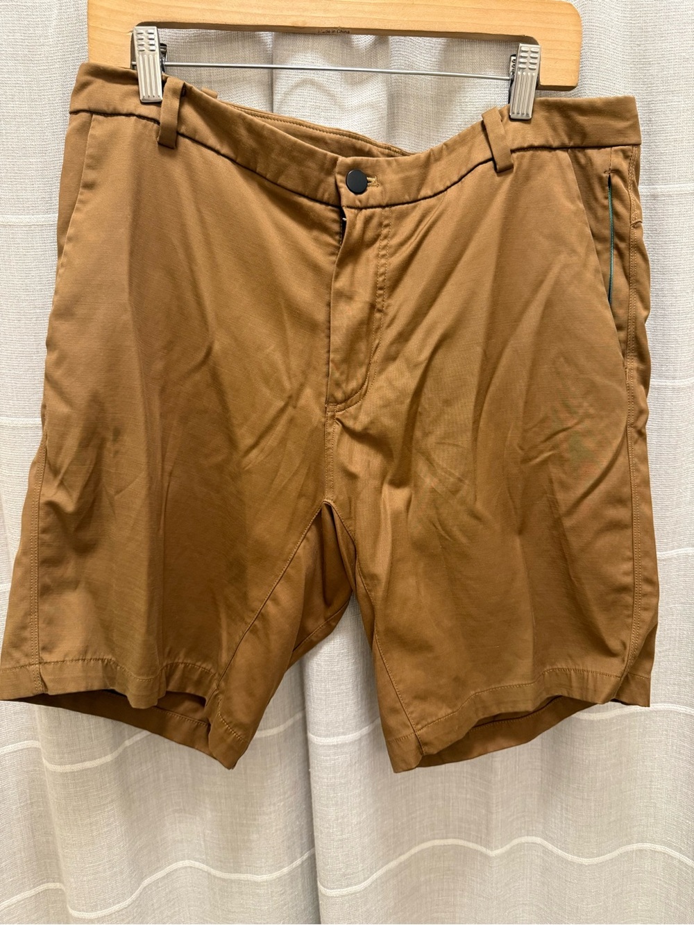 lululemon athletica Men's Rust Brown Flat-Front Shorts